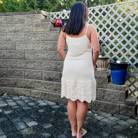 Taupe Beige New Scalloped Guipure Lace Dress Extender - Picture 6 of 6